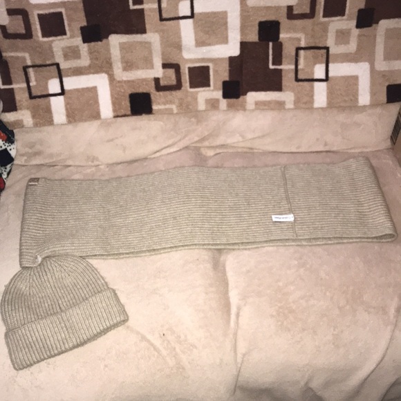 Calvin Klein hat and infinity scarf 🧣 set New without tags cream and white - Picture 7 of 9